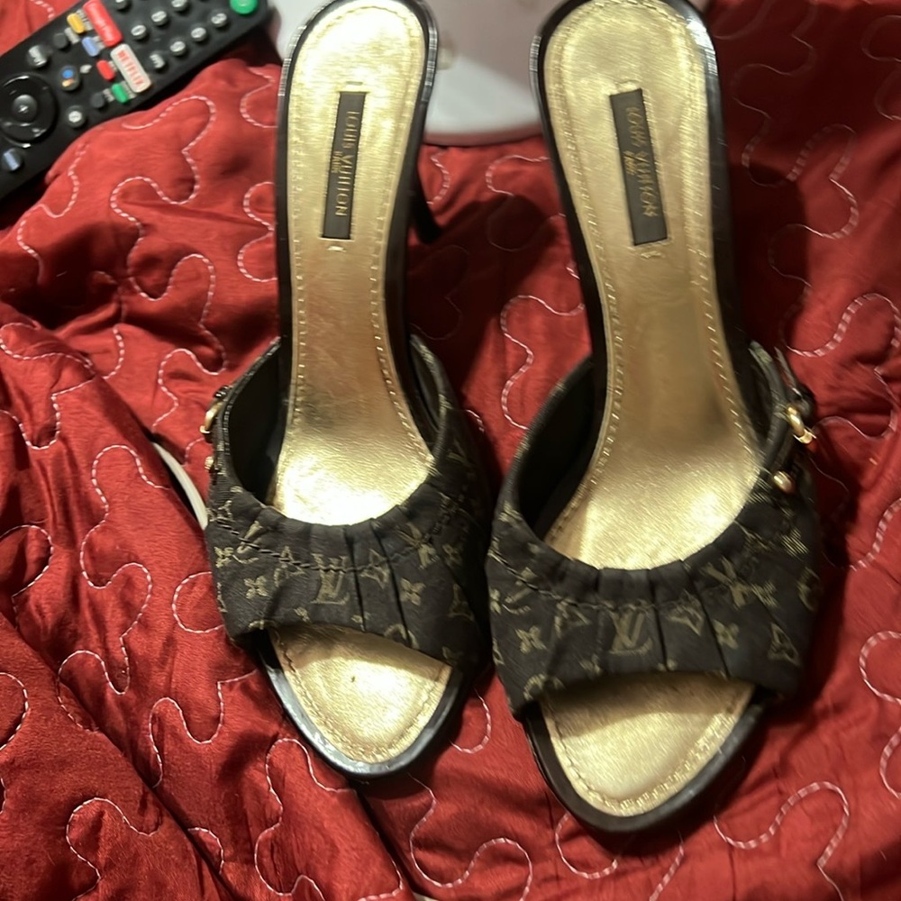 Louis Vuitton Women's Black Sandals - Picture 8 of 9
